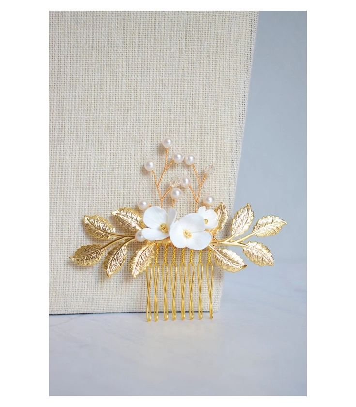 Peigne à cheveux pour la mariée modèle Champetre avec des fleurs en porcelaine