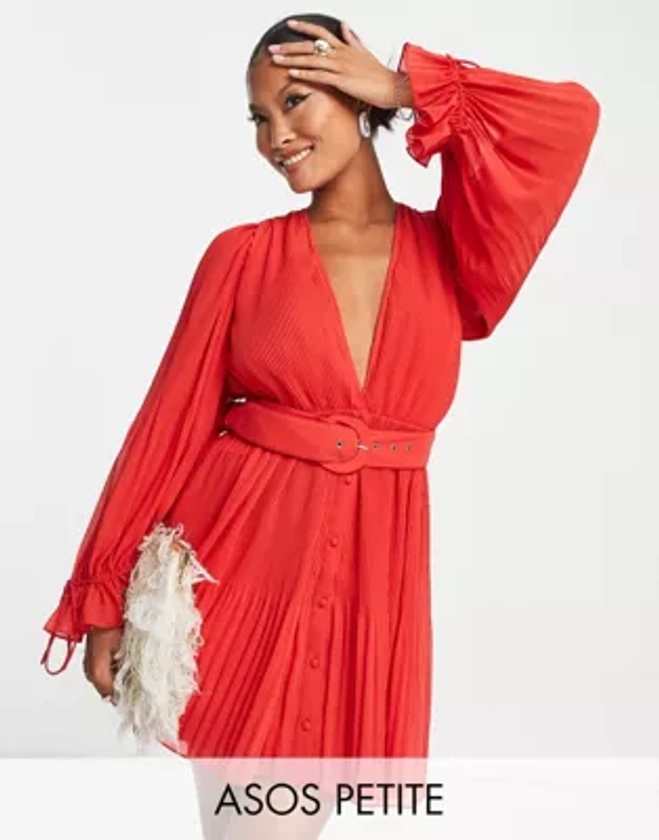 ASOS DESIGN Petite - Robe courte plissée à manches blousantes avec ceinture - Rouge | ASOS