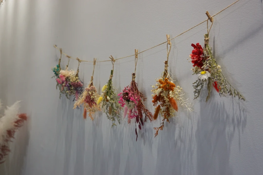 GORGEOUS Floral WALL Hanging - DRIED Flowers - Wall Decor - Home Decor - Wild Flower Wall Hanging - Vanity Decor -Christmas Decoration