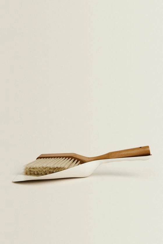 DUSTPAN AND BRUSH SET