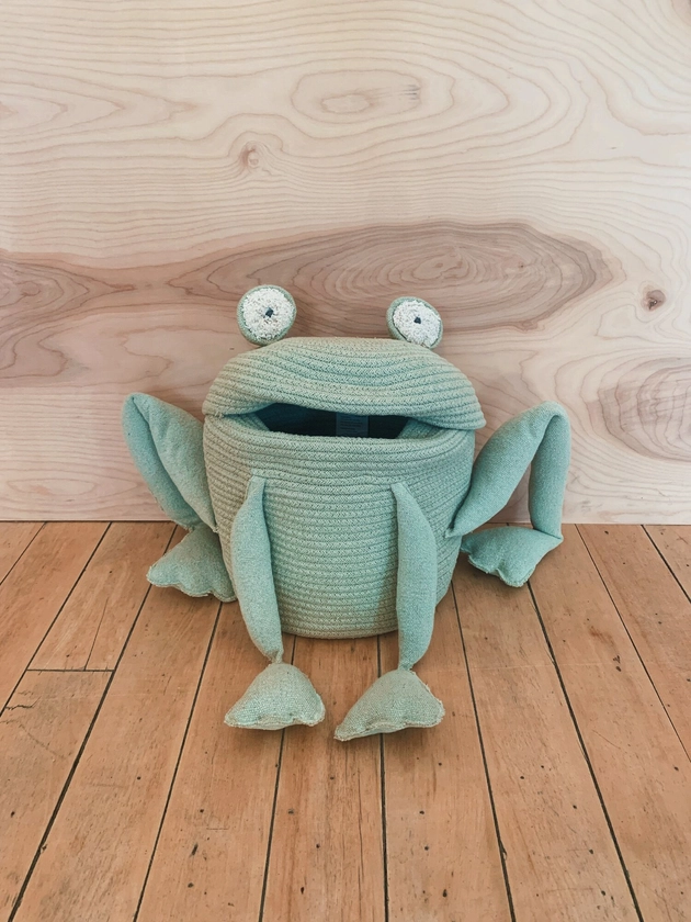 Frog Basket — NATURE WALK