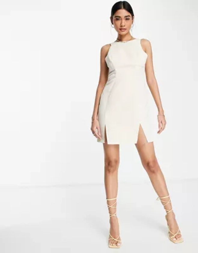 ASOS DESIGN - Robe courte structurée à dos nageur et coutures apparentes | ASOS