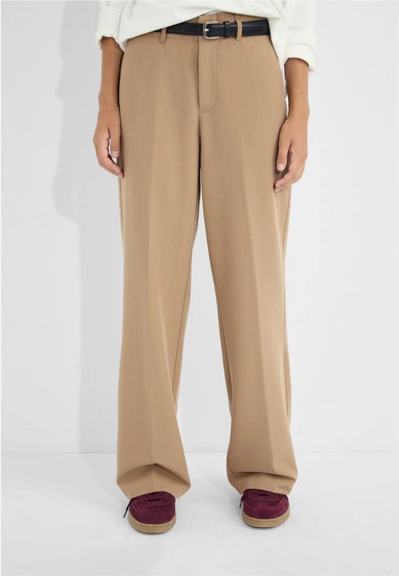 Pantalon fluide droit habillé avec ceinture - Pantalons femme | Stradivarius France