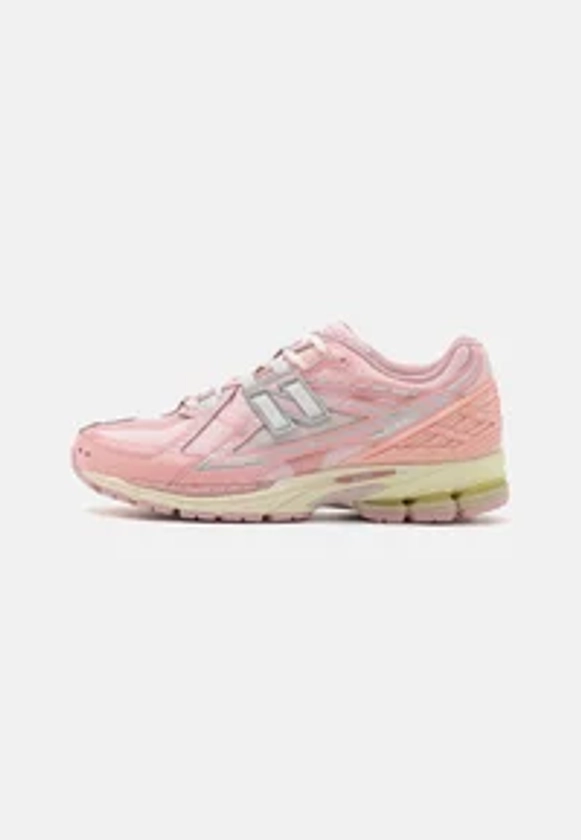 New Balance M1906 UNISEX - Baskets basses - pink/rose - ZALANDO.FR