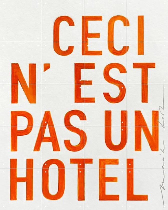 Hotel - orange, door Maaike Koster & My Deer Art Shop - IXXI