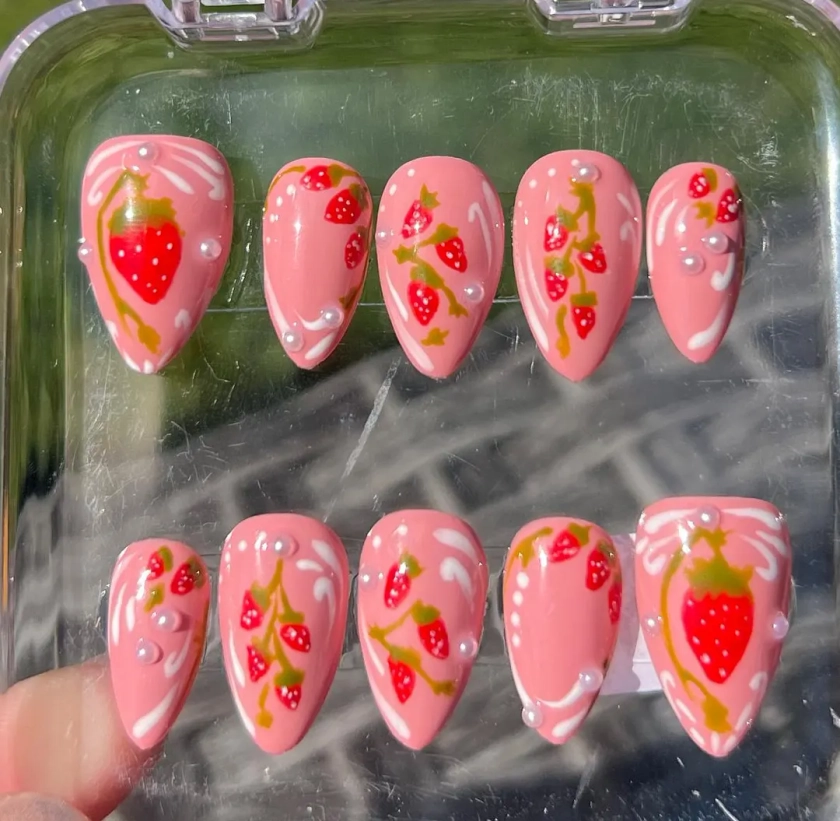 Custom viral strawberry Press On Nails, cottagecore nails, strawberry nails, summer, long lasting press ons, pink summer nails, strawberry