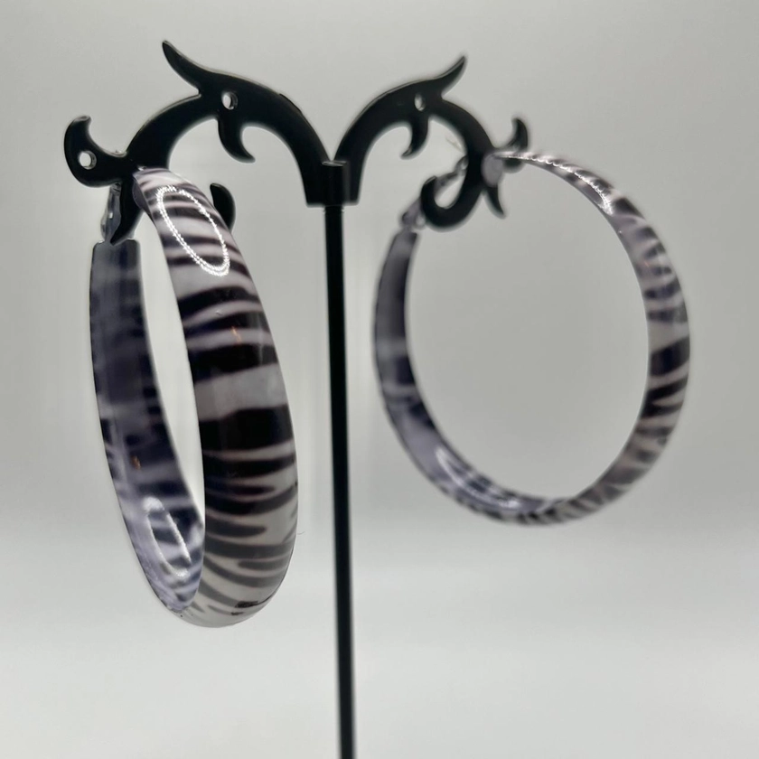 White / black mini zebra hoop earrings 🐾 ✨⭐️ PRICE...
