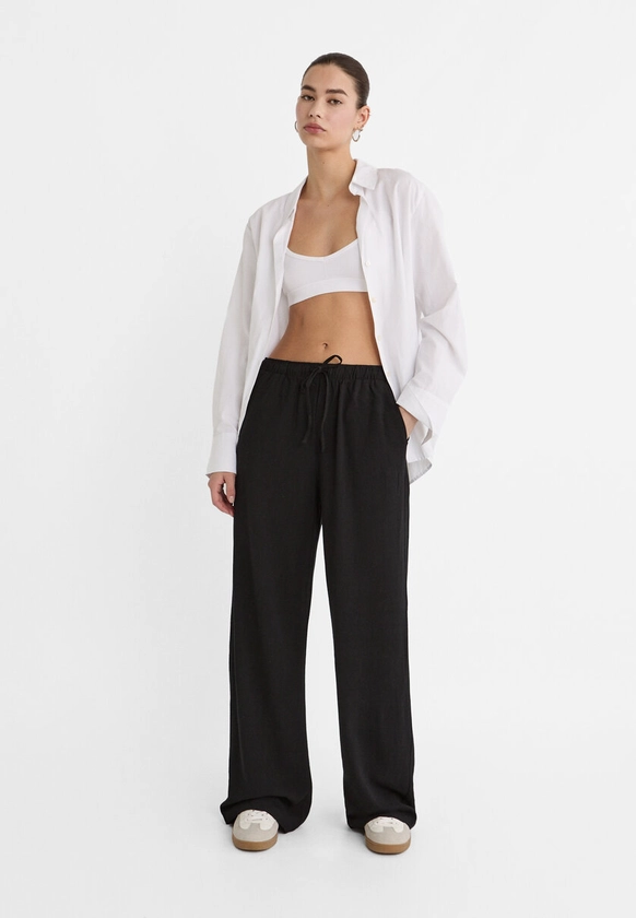 Loose-fitting linen blend trousers - Women's Trousers | Stradivarius Italy
