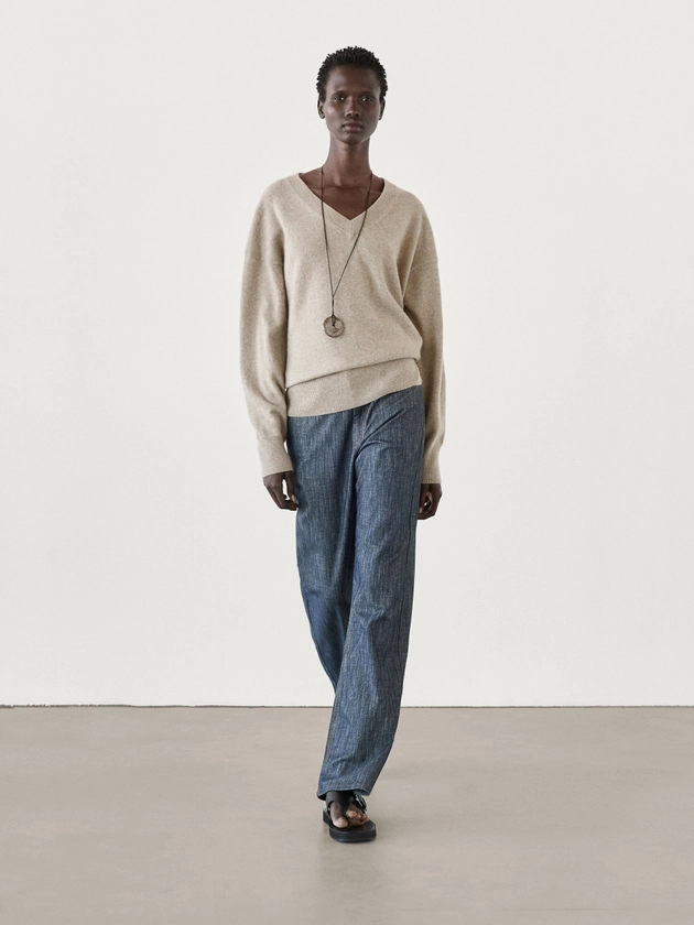 Knit 100% cashmere V-neck sweater · Mole Brown, Grey, Lilac, Dark Green, Black · Sweaters And Cardigans | Massimo Dutti