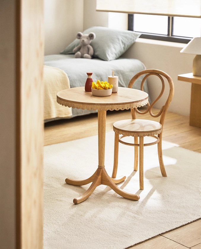 CHILDREN’S DIE-CUT WOODEN TABLE