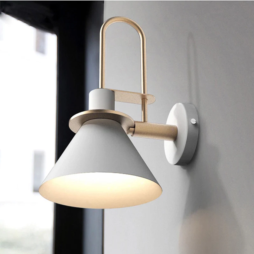 Maja Wall Lamp