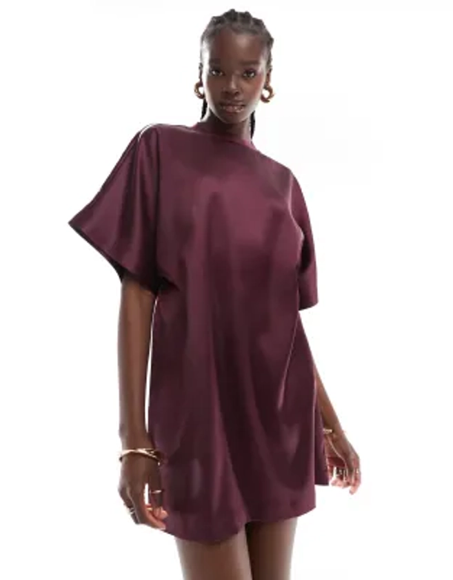 ASOS DESIGN - Robe t-shirt courte oversize en satin - Bordeaux | ASOS