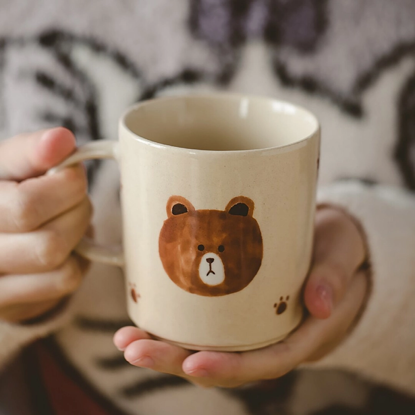 Porcelain tableware with cute adorable bear design gives you warm ambiance