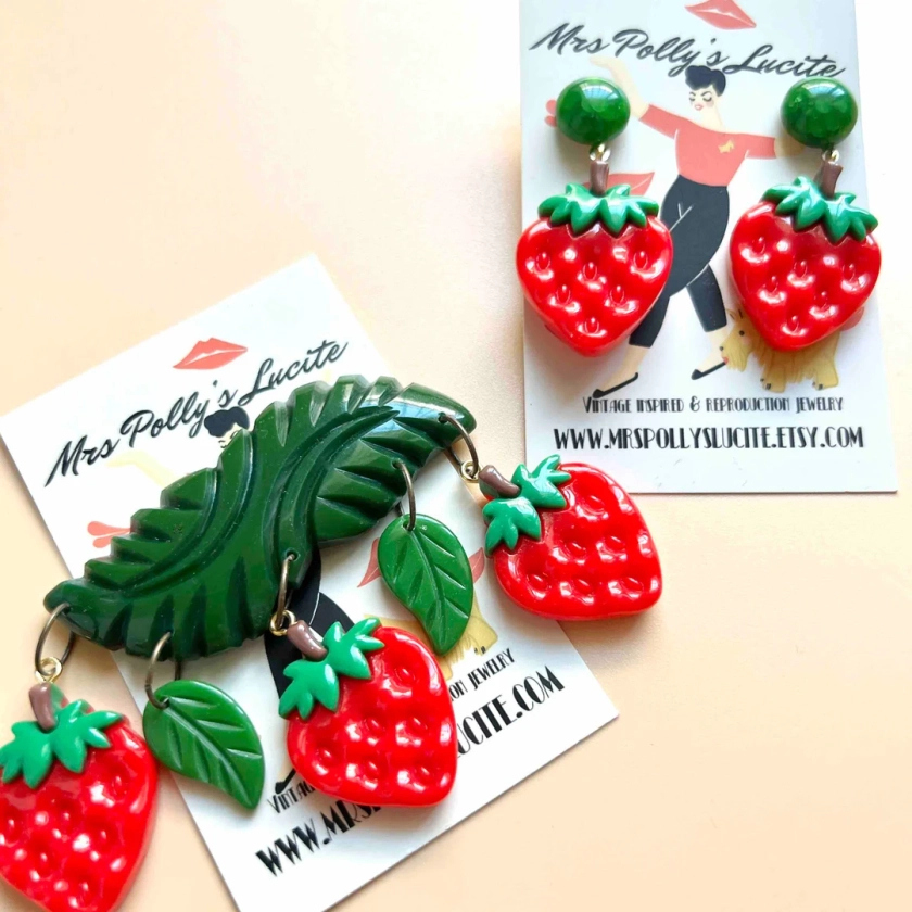 Retro Inspired Bakelite Brooch Green Leaf and Strawberry With Optional Matching Earrings, 1940s 1950s Inspired by Mrs Polly's Lucite - Etsy