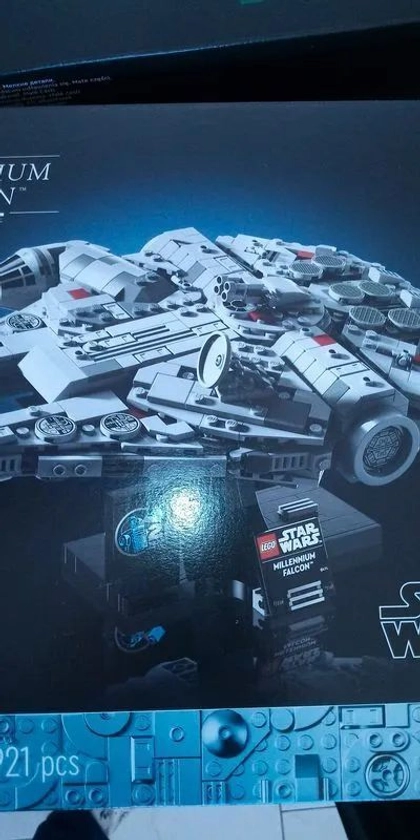 Lego falcon millénium