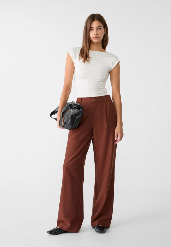 Straight-leg smart trousers with pleats - Women's Suits | Stradivarius Greek