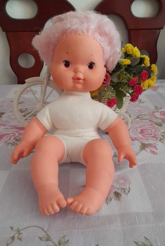 Boneca Bebê Cerejinha Morangao Estrela Anos 80 Conforme Fotos Usado - Desapegos de Roupas quase novas ou nunca usadas para bebês, crianças e mamães. 1268278