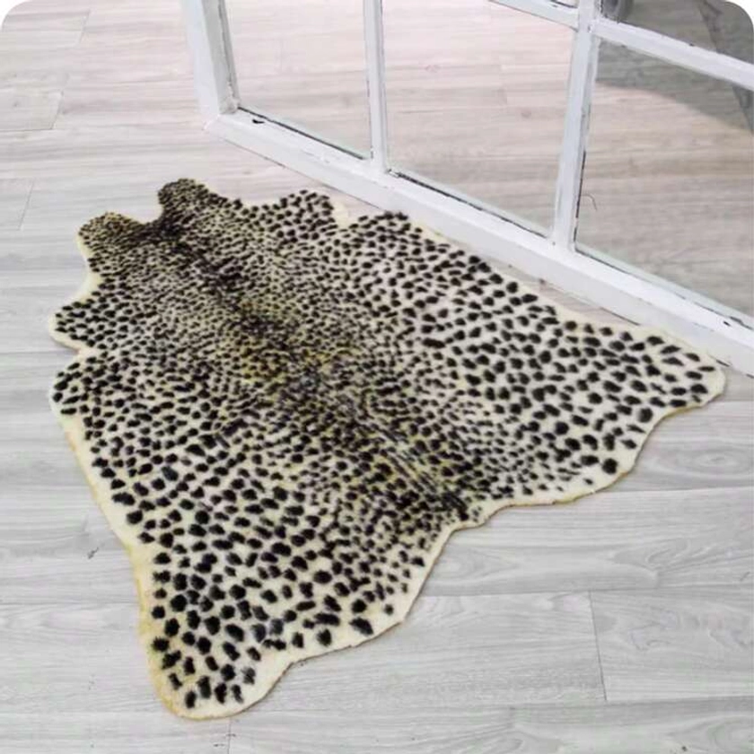 1pc Faux Leopard Animal Shape Carpet, Wall Hanging Rug, Comes With Mounting Hooks & Double-Sided Tape, Non-Slip & Durable, Decorative For Living Room, Bedroom, Window Sills