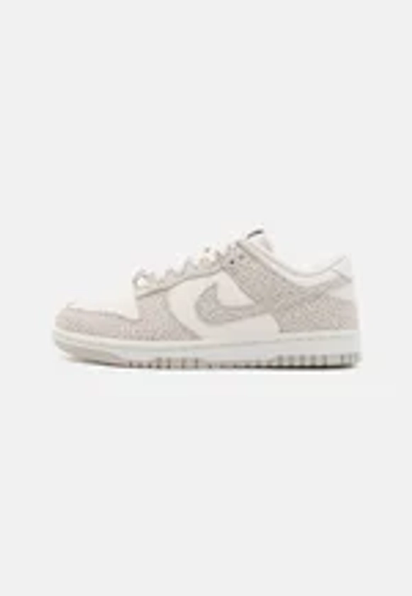 Nike Sportswear DUNK LOW PRM - Baskets basses - phantom/photon dust/light smoke grey/summit white/noir - ZALANDO.FR