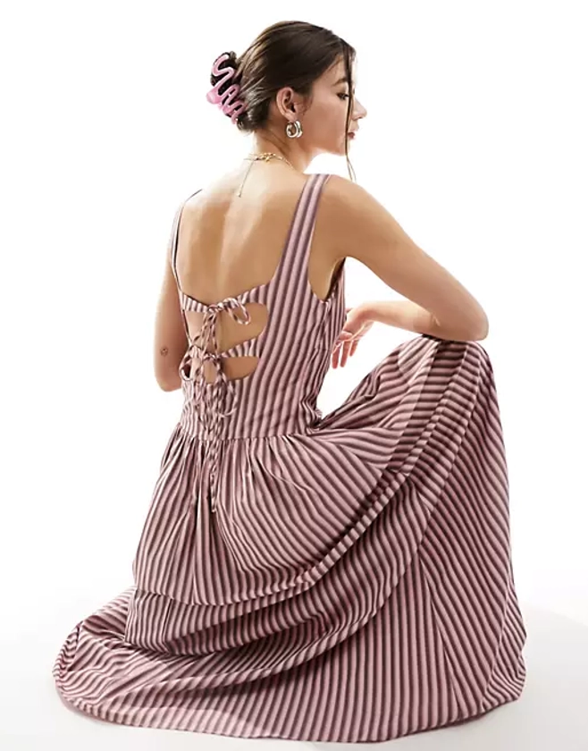 Glamorous - Robe longue à rayures et taille basse avec encolure carrée et jupe évasée - Marron/rose | ASOS