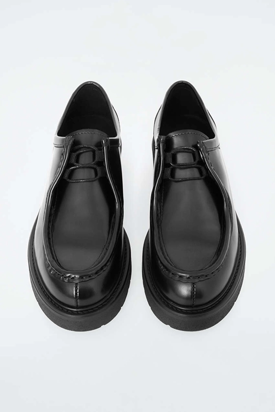 CHAUSSURES LACÉES ÉPAISSES EN CUIR - NOIR - Shoes - COS