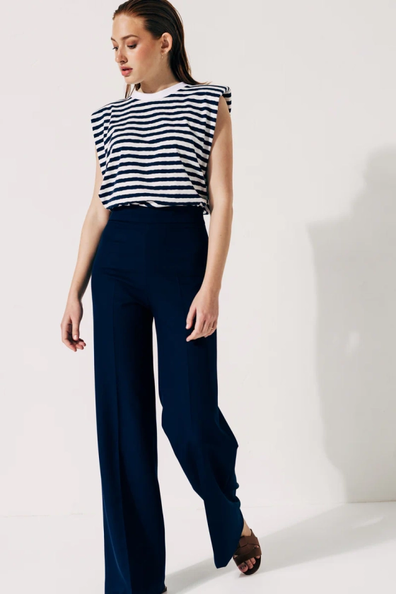 Long flowing trousers in dark navy blue