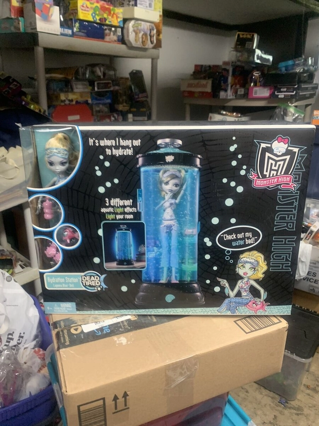 NEW SEALED 2010 Monster High Dead Tired, Lagoona Blue Hydration Station