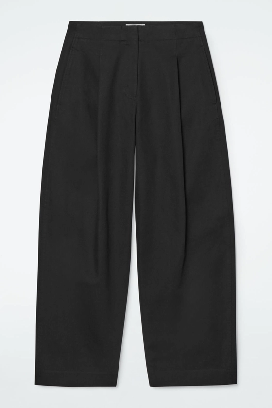 PLEATED BARREL-LEG CHINOS