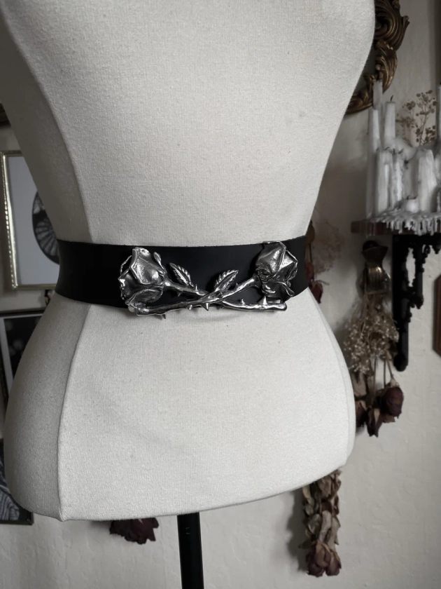 Crossed Roses Belt