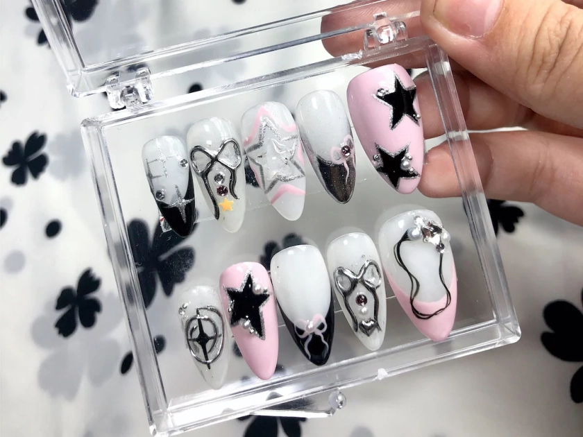 Black Pink Press On Nail | Alluring Black Pink Nails with Chrome Accents| Almond Press On Nails | Kawaii Nails | Press ons | HC12T