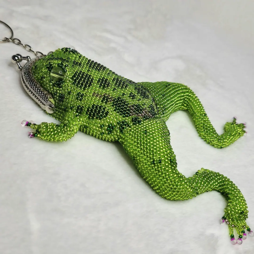 Frog, beaded wallet, keychain, mini wallet, handmade, crocheted toad, amphibian, unusual gift, coin holder, headphone bag, crochet quack