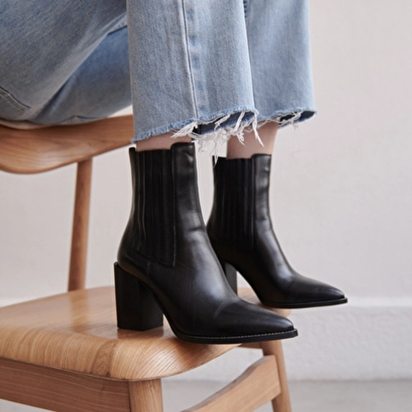 Boots à talons et bouts pointus en cuir noir pour Femme | Jonak