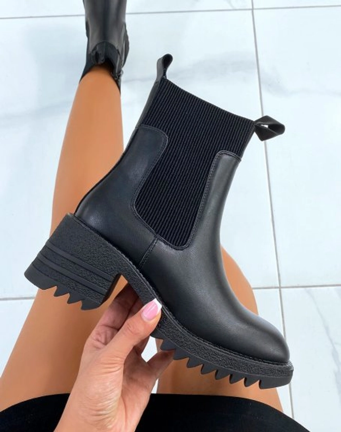 Bottines noires à petit talon et élastique