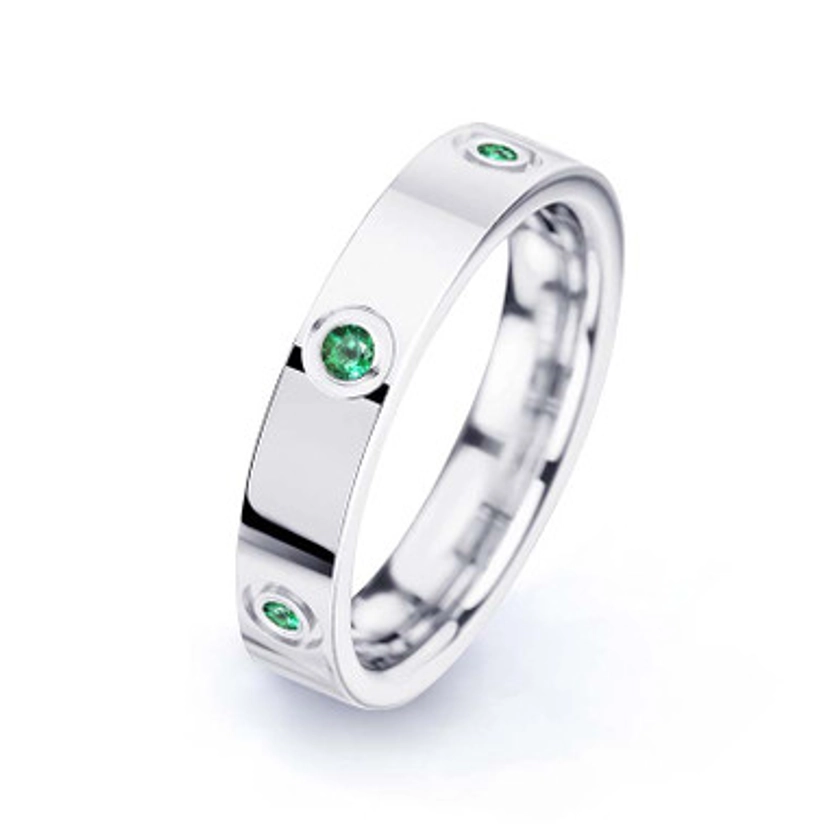 Emerald Secrets Embossed Memorial Ring With Ashes Or Hair