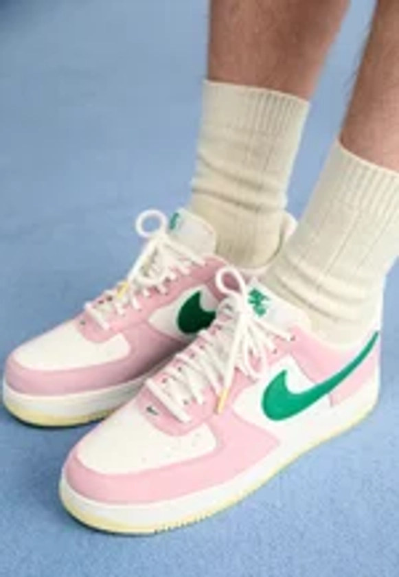 Nike Sportswear AIR FORCE 1 07 LV8 - Baskets basses - sail/malachite/medium soft pink/alabaster/blanc - ZALANDO.FR