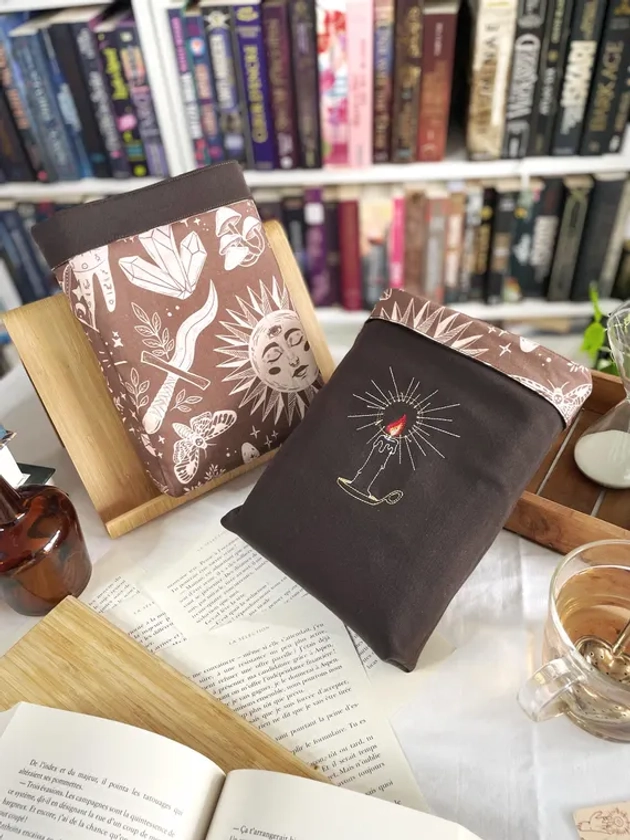 Pochette à livre fantasy GRAND FORMAT réversible motifs witch, divination, ésotériques - protège-livre relié et broché spécial bookstagram