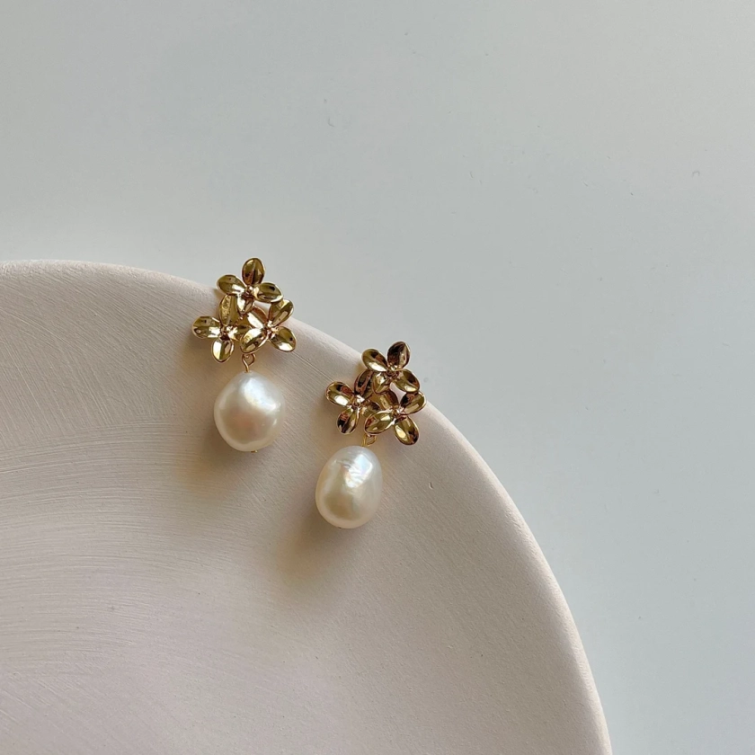Flower and Pearl Drop Earrings,gold Pearl Earrings,real Freshwater Pearl Earrings,baroque Pearl Earrings,bridesmaid Gift - Etsy