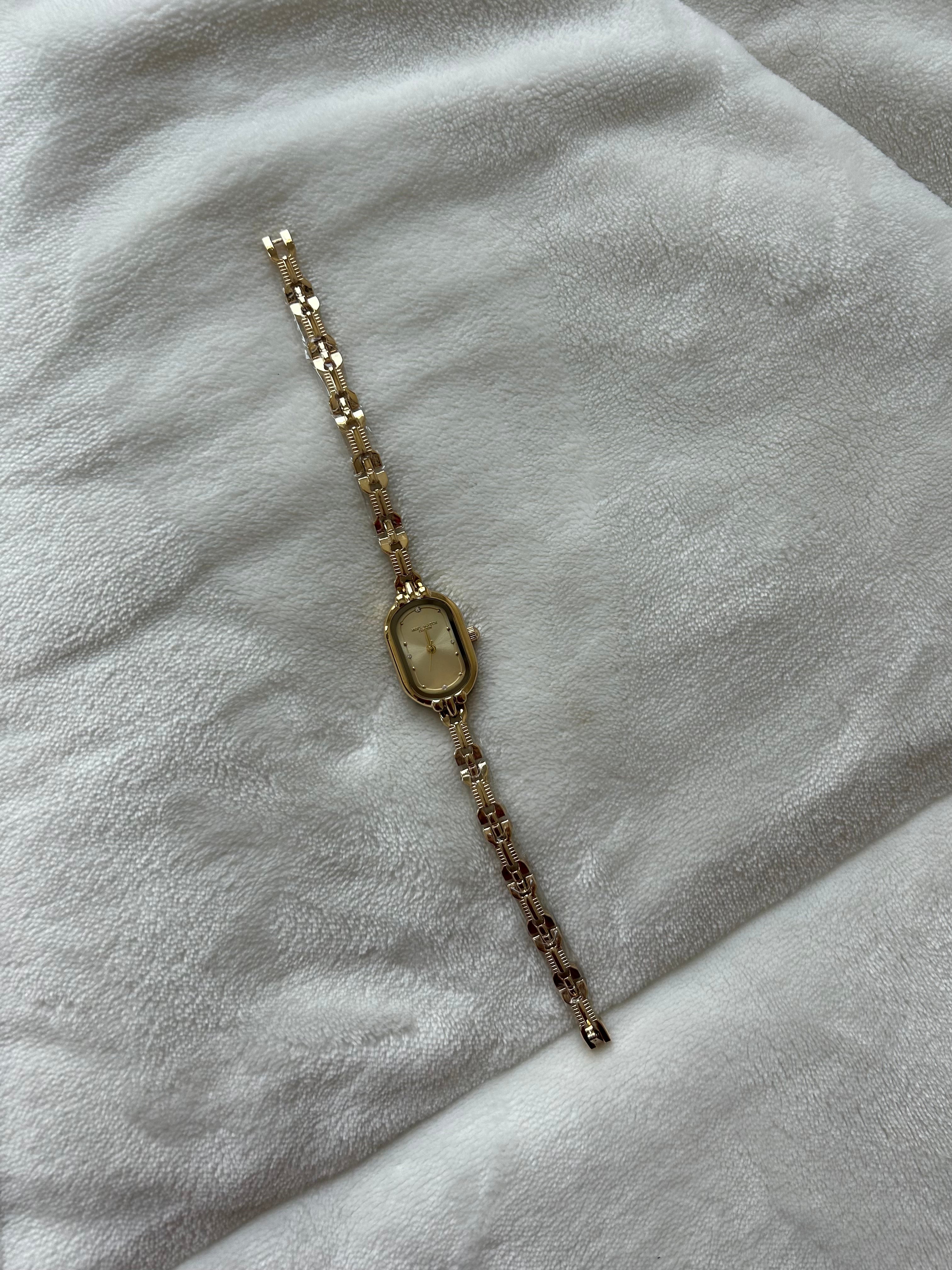 Dainty vintage Minimalist Gold Womens Watch Small Face