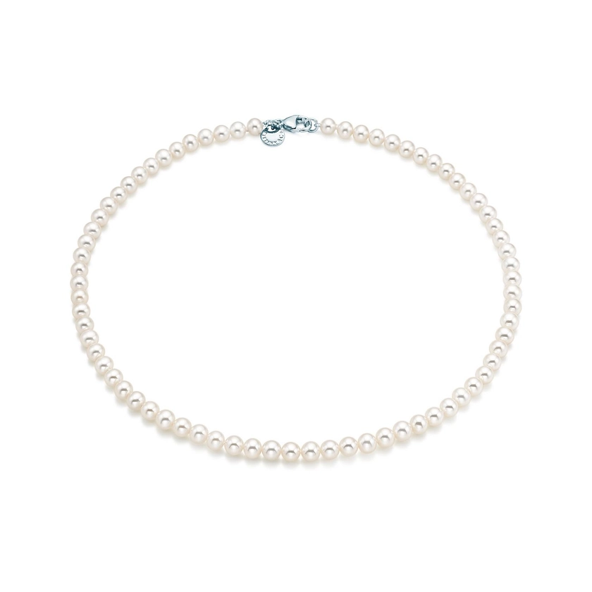 Collana di perle con fermaglio in argento, 5-6 mm. Collezione Ziegfeld | Tiffany & Co.