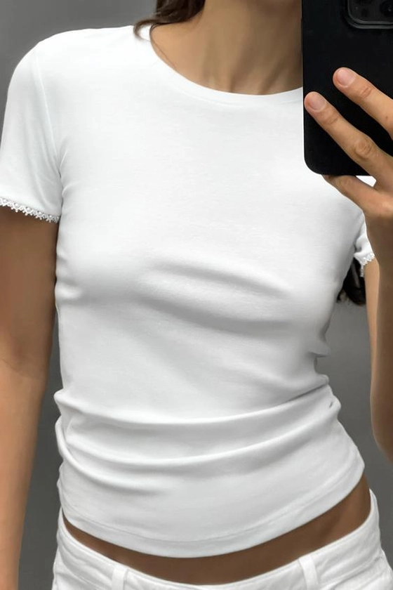 T-SHIRT WITH FAUX PEARLS SLEEVES