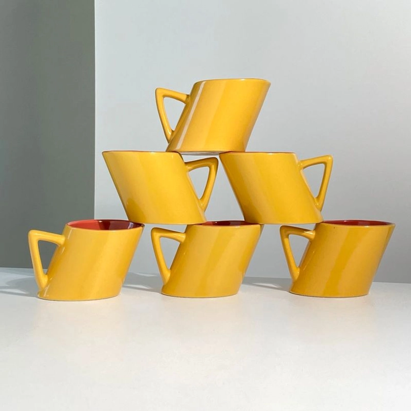 Lot de six tasses penchées céramique jaune orange annéed 80