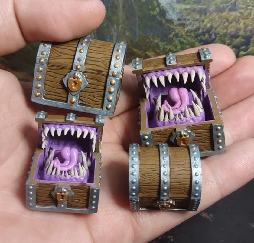 Opening Mini Mimic-you can close and open it! Looks like an innocent chest when closed, but teeth and tongue are revealed when opened