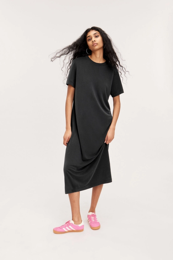 Super soft t-shirt dress - Black - Monki GB