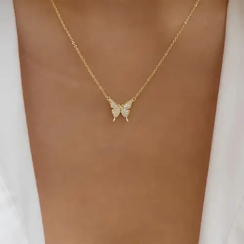 Simple Elegant Rhinestone Butterfly Pendant Necklace Golden Color Neck Jewelry Gift