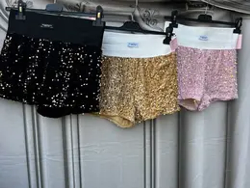 (IRIS ROSE BOUTIQUE) Sequin Sparkle Shorts