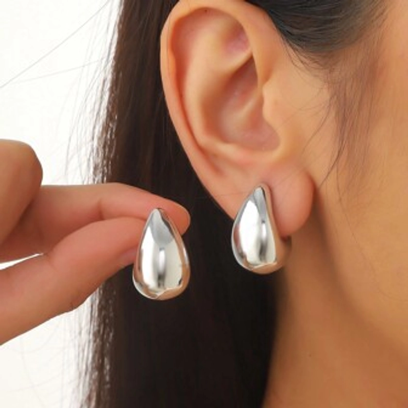 European And American Styles, Light-Reflective, Hollow Out Design, Punk Style, Comma & Tear Drop Shaped, Silver Stud Earrings, Suitable For Street Style, Retro Style, And Cute Daily Outfits. It's Also A Great Choice For Fashion Show And Social Media Advertising, Etc.