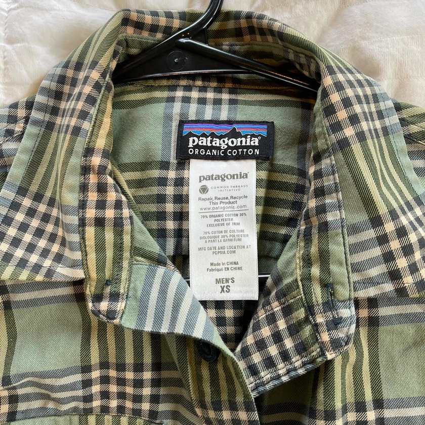 Patagonia flannel fits Women’s S - Depop