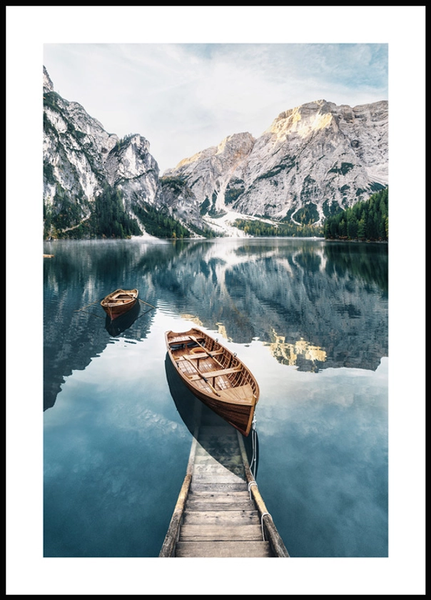 Bateau dans un Lac de Montagne Poster