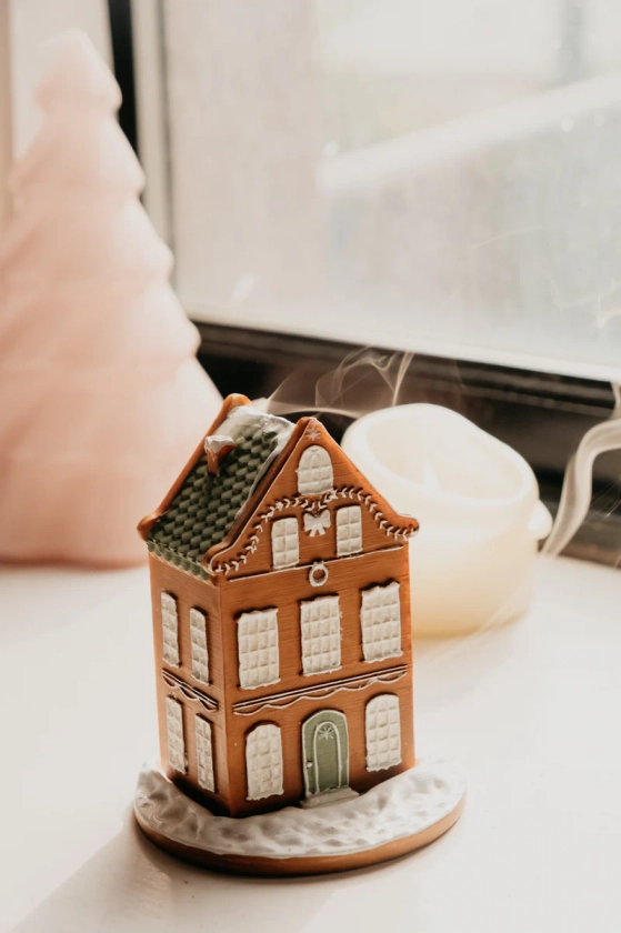 Gingerbread Townhouse Incense Cone Burner