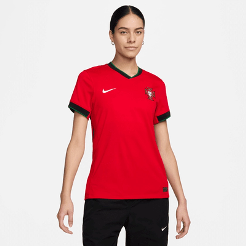 Camisola de futebol de réplica Nike Dri-FIT do equipamento principal Stadium Portugal (equipa masculina) 2024/25 para mulher